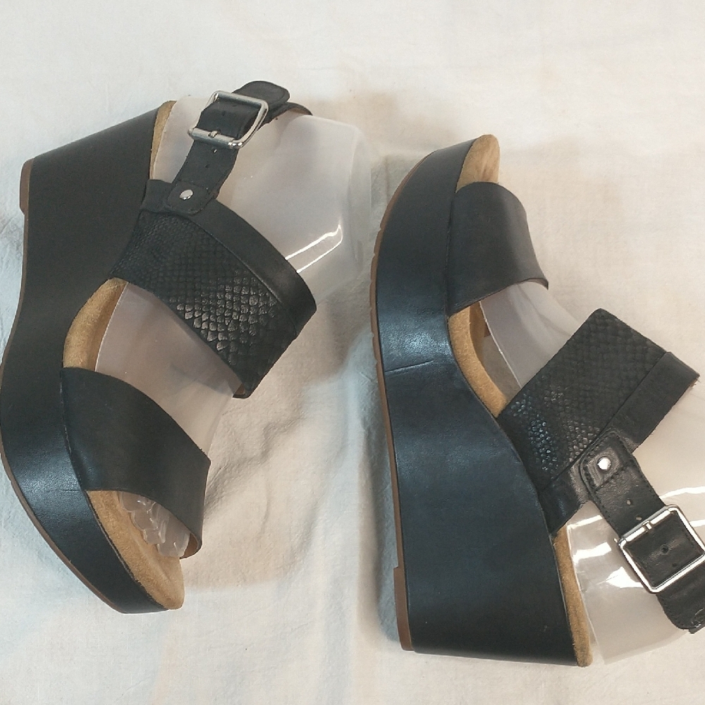 Clarks Artisan Black Leather Wedge Sandals SZ 8. Excellent Pre loved Condition. - Picture 2 of 10